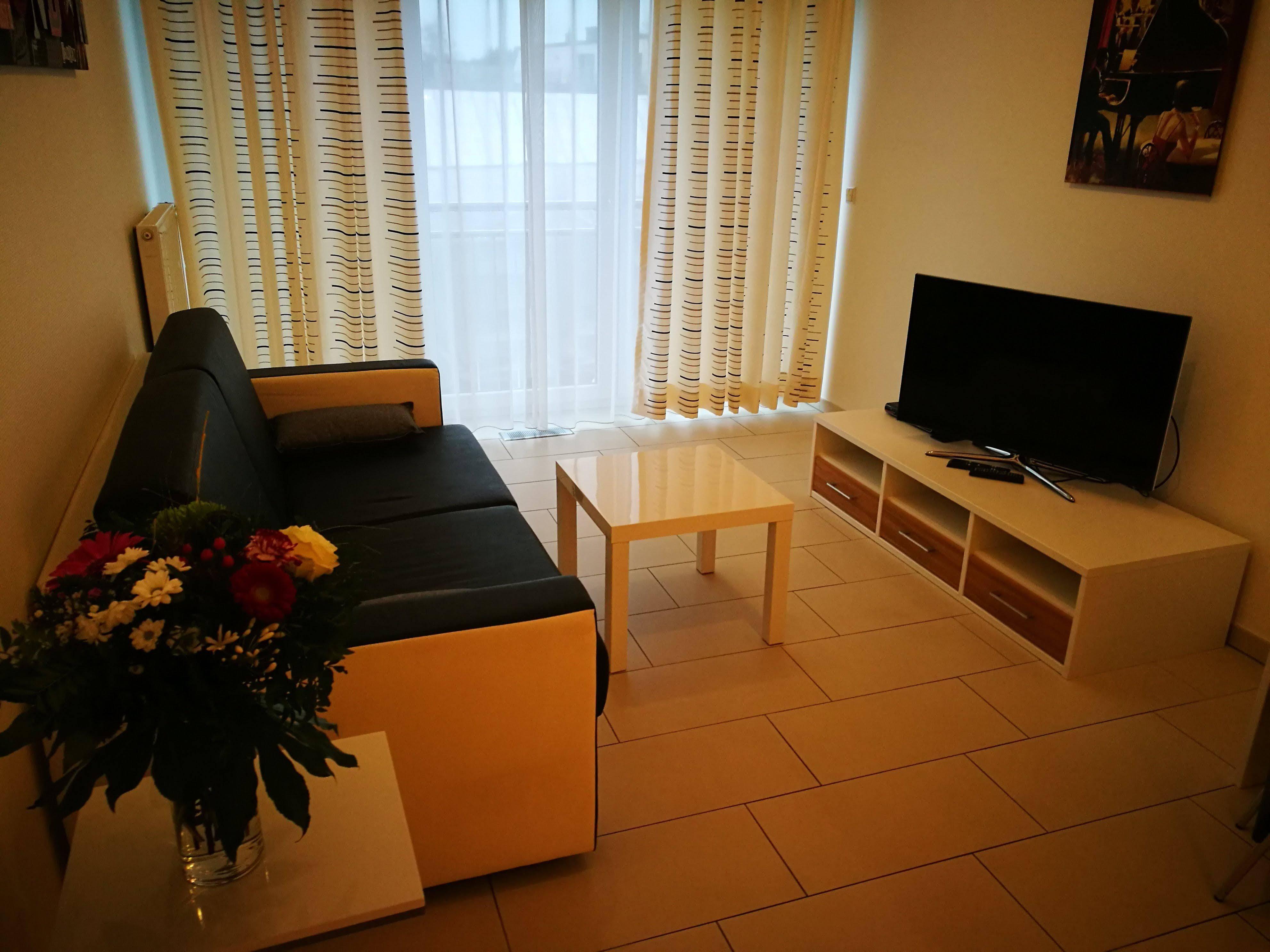 Shs Suite Home Sweet Strassen III 外观 照片